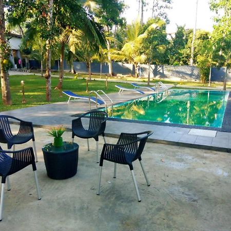 Temple Pond Villa Colombo Piliyandala Exteriör bild