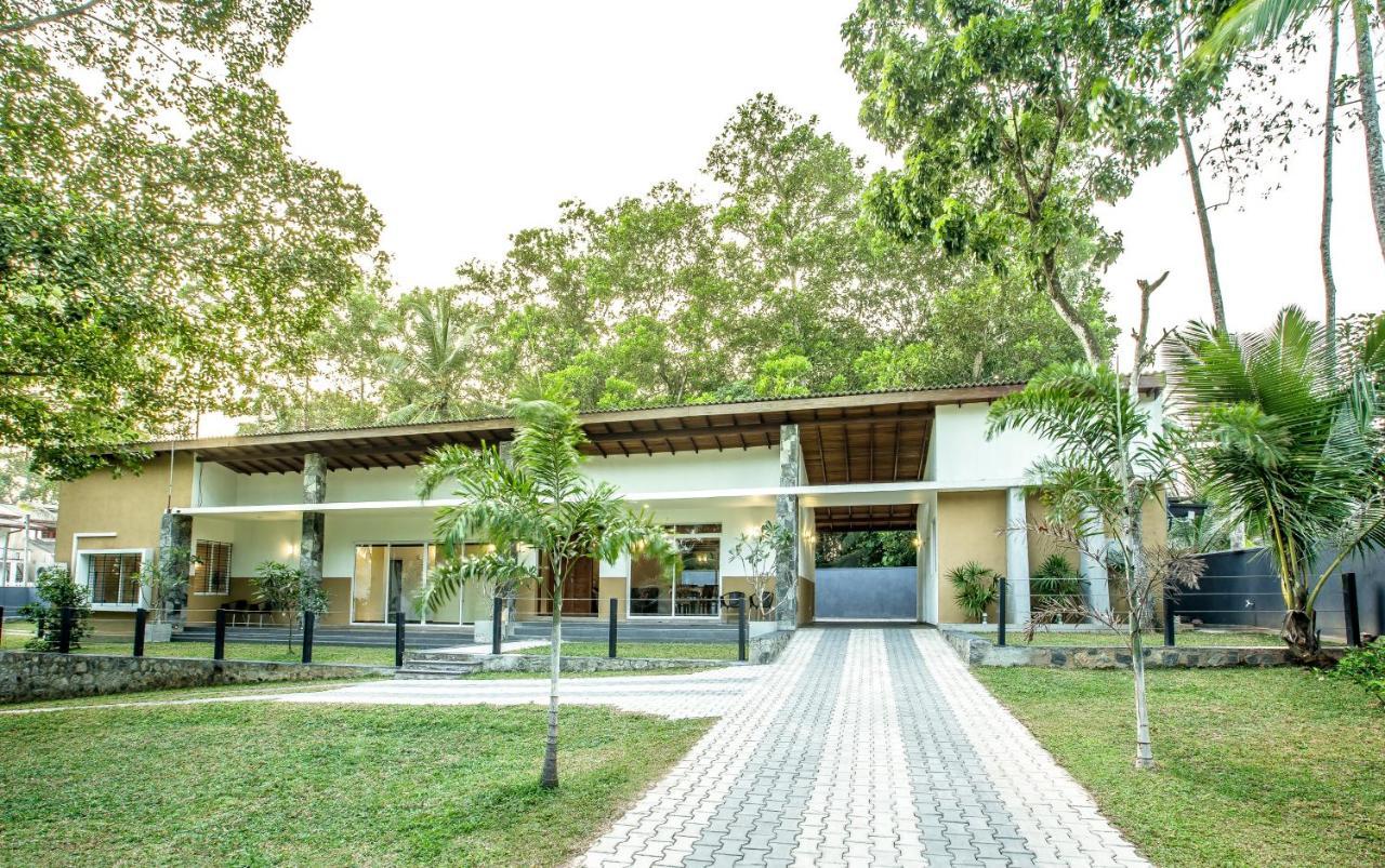 Temple Pond Villa Colombo Piliyandala Exteriör bild