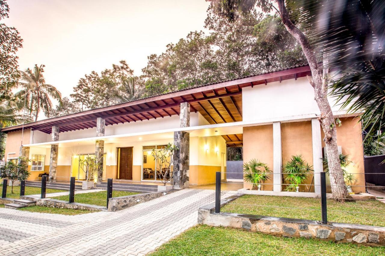 Temple Pond Villa Colombo Piliyandala Exteriör bild