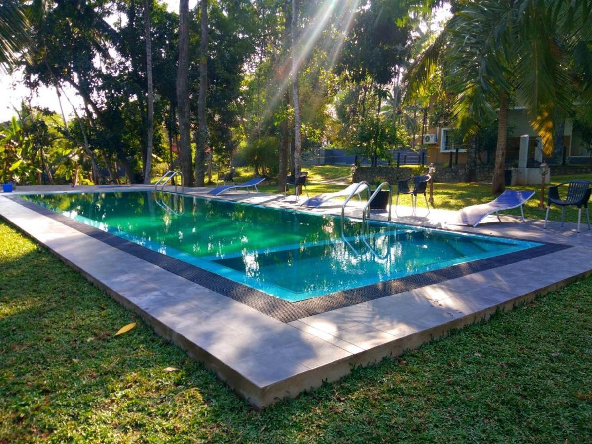 Temple Pond Villa Colombo Piliyandala Exteriör bild